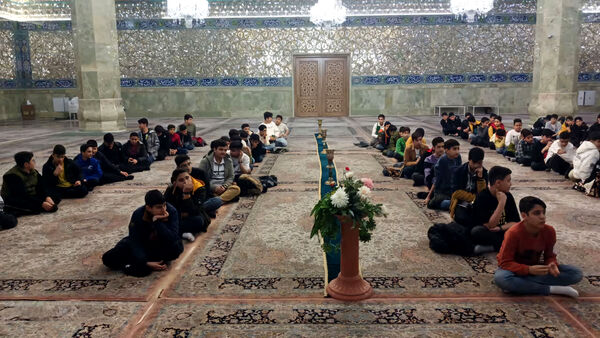 آیین جشن تکلیف دانش‌آموزان دبیرستان شهید غفاری قم