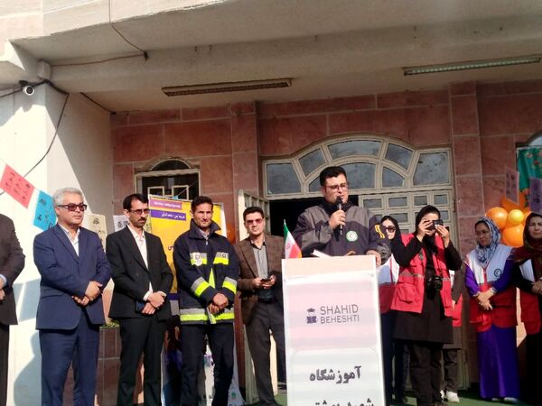 مانور زلزله در دبیرستان شهید بهشتی بندرترکمن