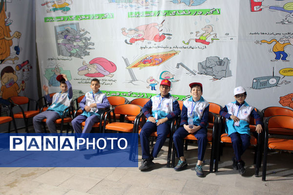 رقابت گروه‌های منتخب مدارس پسرانه استان قم در نخستین جشنواره سفیران سلامت 