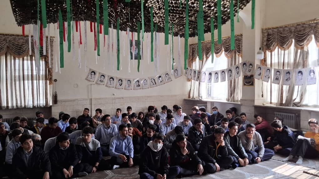 برگزاری یادواره شهید در دبیرستان دوره دوم شهید بهشتی سمنان 