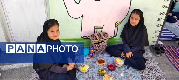 نهار سالم به مناسبت روز جهانی غذا و پوکی استخوان در مدرسه شهید خاقانی شیروان