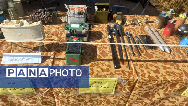 نمایشگاه هفته دفاع مقدس در مجتمع فرهنگی و ورزشی فجر نیشابور