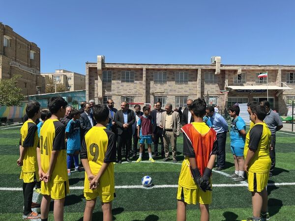 از زمین چمن تا میدان همدلی
