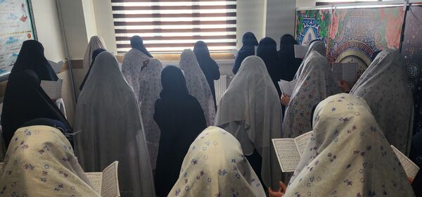 برگزاری طرح لاله های روشن به یاد شهید سید حمید رضا سیاهپوش در آموزشگاه دخترانه  فرزانگان ملارد 