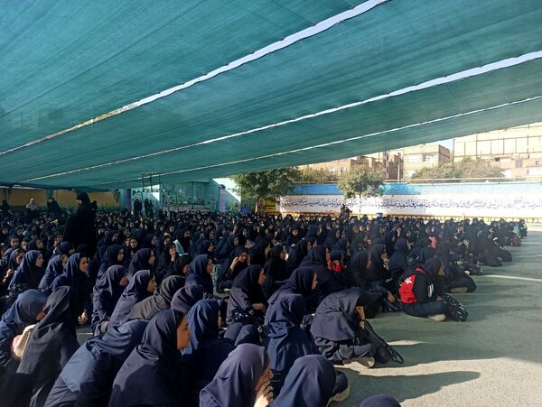 جشن عاطفه ها در دبیرستان دلیری ناحیه دو 