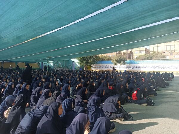 جشن عاطفه ها در دبیرستان دلیری ناحیه دو 