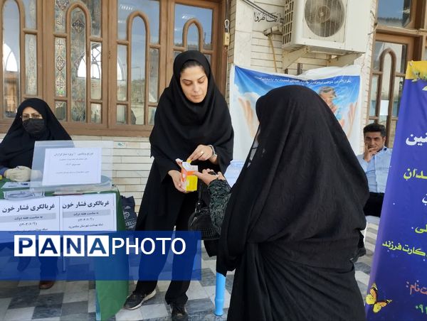 برپایی میز خدمت به‌مناسبت هفته دولت در میاندورود 