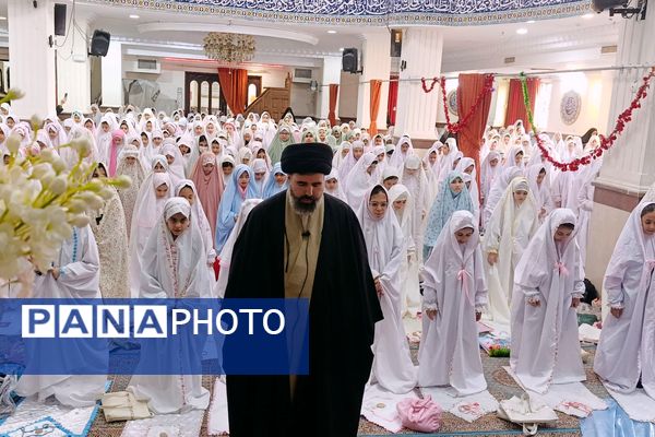 آیین جشن تکلیف دانش‌آموزان دختر شهرستان پردیس در فضایی معنوی و باشکوه