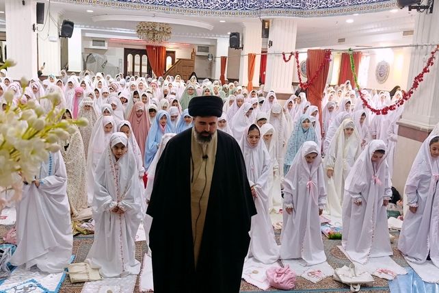 آیین جشن تکلیف دانش‌آموزان دختر شهرستان پردیس در فضایی معنوی و باشکوه