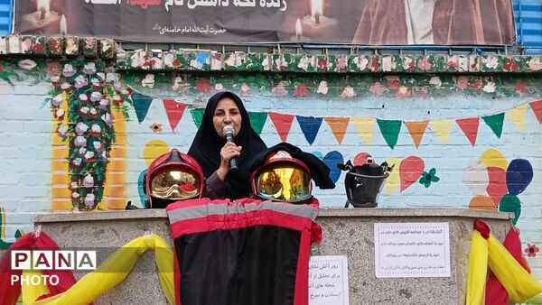 حضور آتش‌نشانان در مدرسه رحمانی فرد
