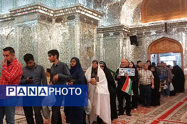شاهچراغ مملو از مردمی که برای انتخابات حضور پیدا کردند