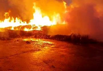 جزئیات حریق گسترده انبار بزرگ لباس در ورامین