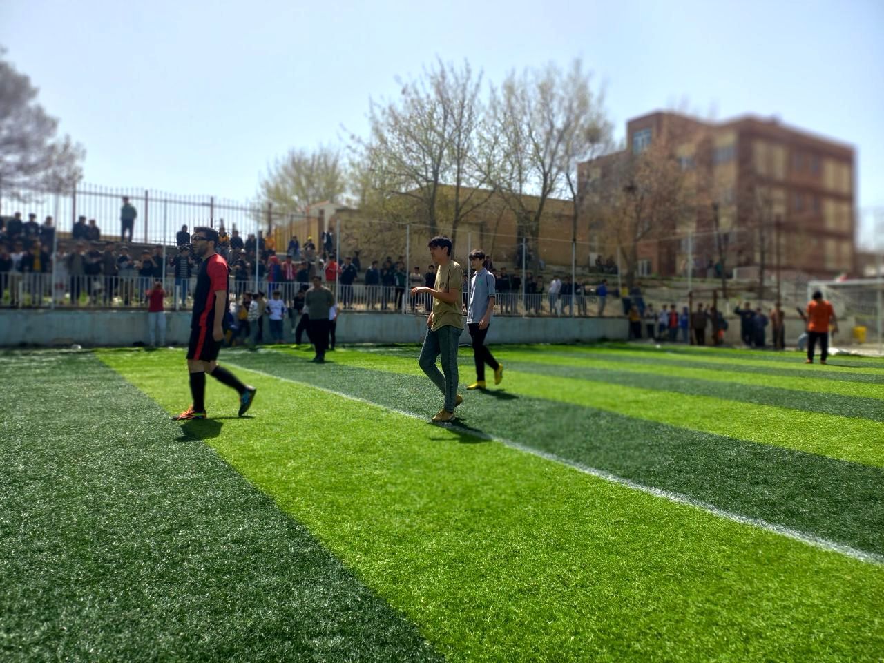 پیروزی قاطع دانش‌آموزان دبیرستان توحید بر دبیران در یک رقابت دوستانه