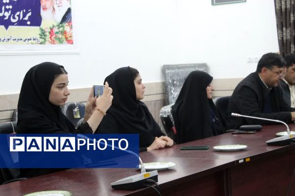 نشست خبری مدیر آموزش و پرورش گلوگاه به‌مناسبت هفته معلم 