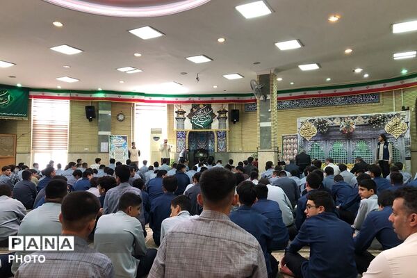 اقامه اولین نماز ماه مهر در دبیرستان حکمت نبوی ناحیه دو شهرری 