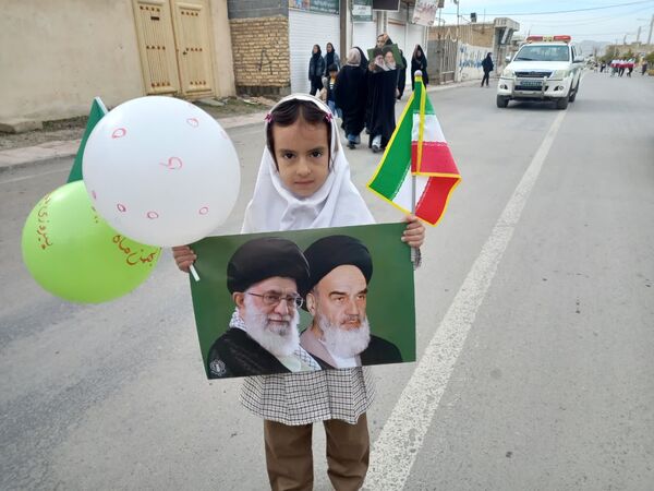 جلوه‌ای از همراهی اقشار مختلف مردم در راهپیمایی سالروز انقلاب بختگان