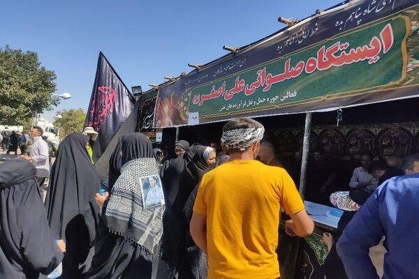 حال و هوای زائران و موکب‌های مسیر پیاده‌روی مشهد مقدس در شهادت امام رضا (ع)