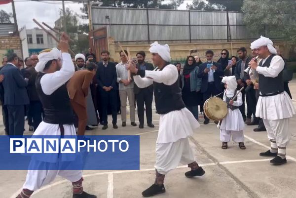 رقابتی از رنگ فرهنگ و هنر؛  هنرنمایی دانش‌آموزان در دیار شیخ جام