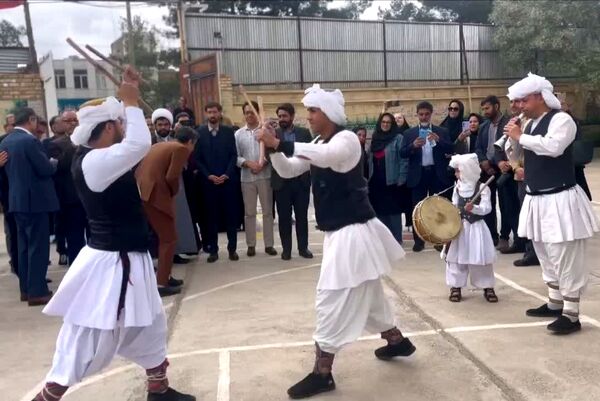 رقابتی از رنگ فرهنگ و هنر؛  هنرنمایی دانش‌آموزان در دیار شیخ جام