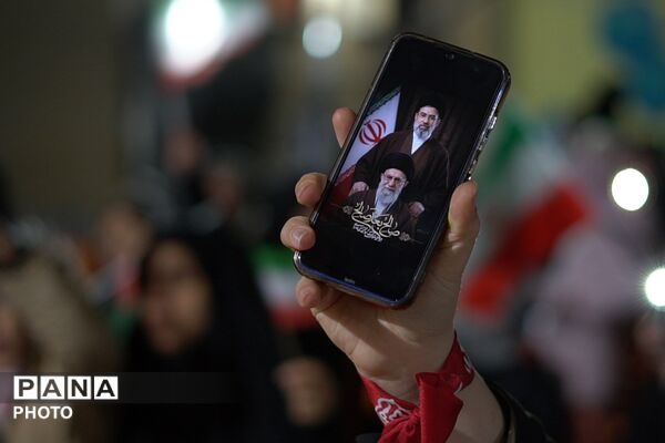 تجدید بیعت دانش‌آموزان با رهبر انقلاب