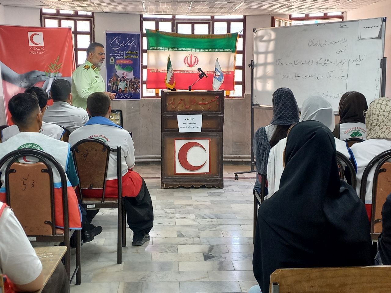 برگزاری کارگاه آشنایی و پیشگیری از اعتیاد ویژه اعضای جوان و داوطلب هلال‌احمر بانه