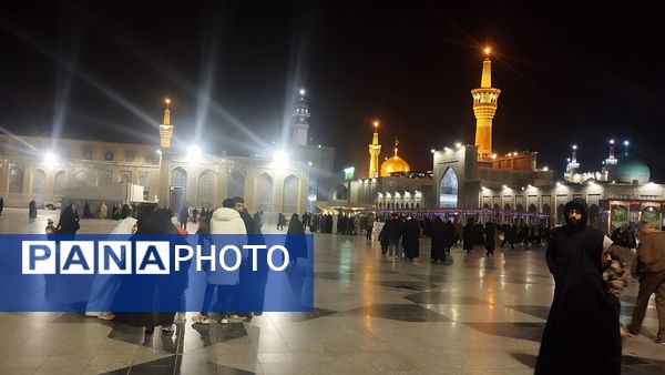 حرم مطهر امام رضا (ع) در شب مبعث رسول خدا