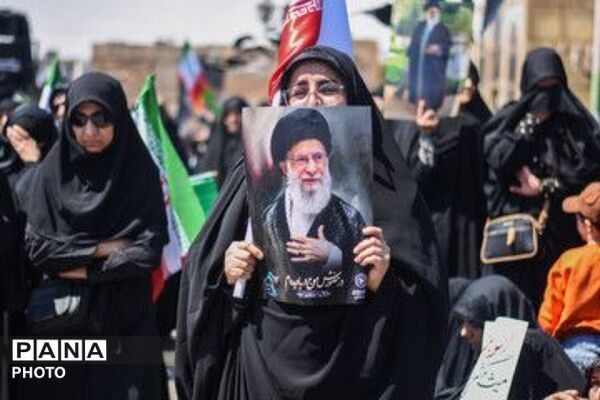 آغاز مراسم تشییع پیکر رهبر شهید و اهل بیت گرامی ایشان در مصلی نماز جمعه تهران