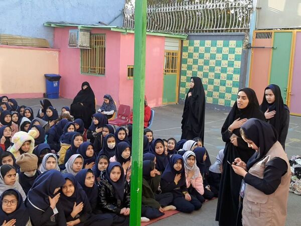 سوگواری همراه با شور و عشق فاطمی و پویش نذر کتاب در مدرسه شهید جواهری دو 