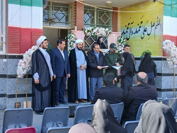 آغاز سال تحصیلی با گرامیداشت یاد و خاطره شهیدان در مدرسه فاطمیه شهرستان چاراویماق 