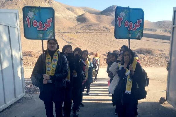 اعزام دانش آموزان شهرستان ورامین به اردو یک روزه تمشک