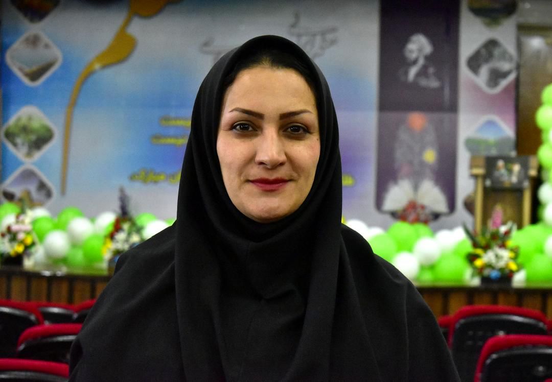 معلمی شغل نیست، عشق است و هنر؛ با عشق می‌توان آینده‌ای روشن ساخت