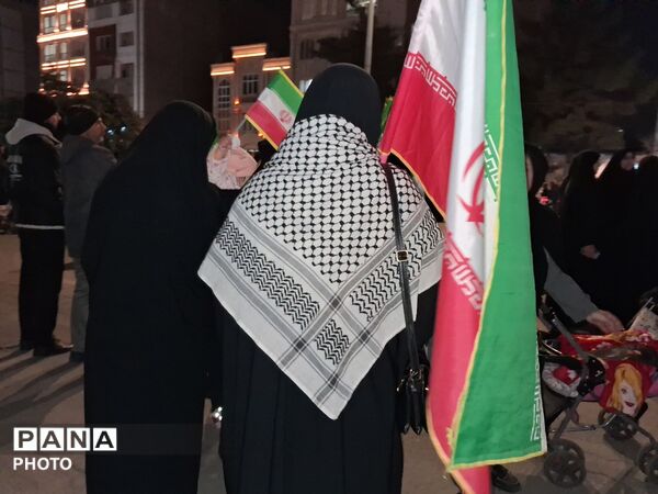 اجتماع مردمی در بیست و چهارمین شب در حمایت از جبهه حق در بلوار فضل نیشابور