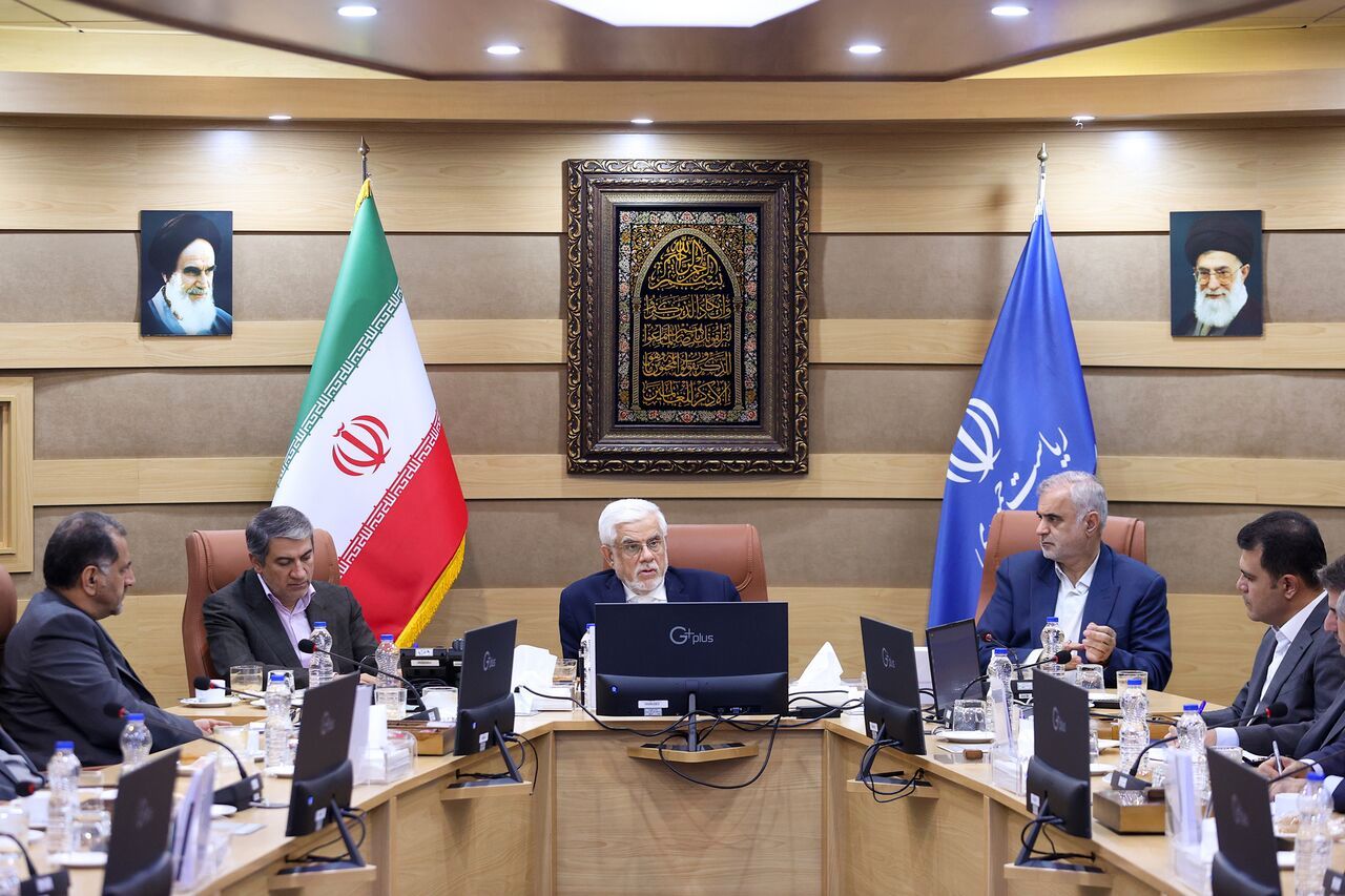 عارف: باید از تجارب علمی و فناوری سایر کشورها استفاده کرد