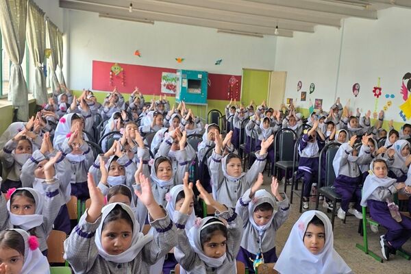 آغاز تحصیل کلاس اولی‌ها با جشن شکوفه‌ها در فرزانگان رباط‌کریم