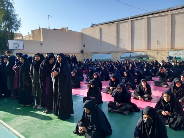 چهارشنبه متفاوت با حضور مدیر آموزش و پرورش ناحیه یک در دبیرستان عفت