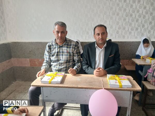 دانش آموزان هویزه به استقبال اول مهر رفتند