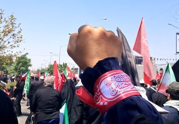 سیل جمعیت در تشییع؛ مردم ایران برای بدرقه آقای شهیدشان آمدند
