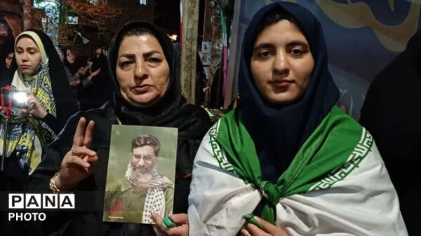 تمام مردم پای کار انقلابند