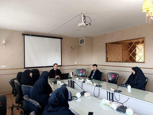 جلسه هم‌اندیشی و تقدیر از فعالان حوزه سوادآموزی ناحیه ۵ مشهد