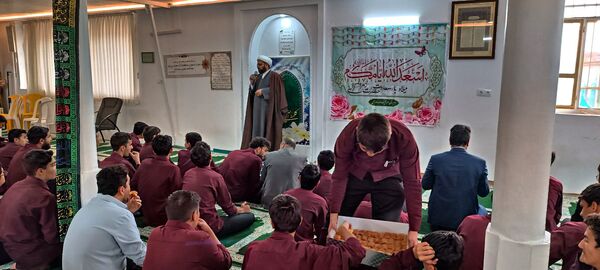 جشن ولادت حضرت فاطمه زهرا (س) در دبیرستان نمونه دولتی آیت الله خامنه ای 