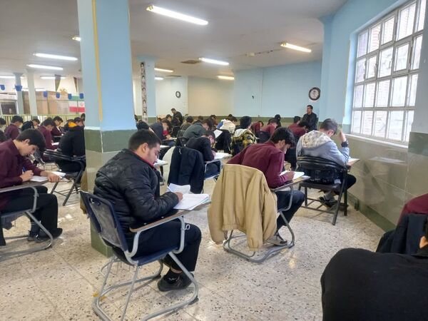 امتحانات نوبت اول در دبیرستان نمونه آیت الله خامنه ای
