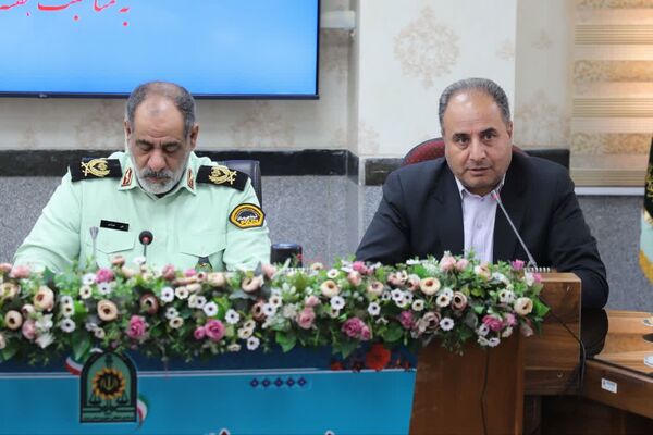 گل‌های قدردانی دانش‌آموزان پیشتاز برای حافظان امنیت