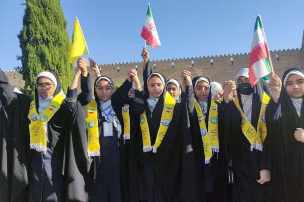 تجمع بزرگ دانش‌آموزان در روز 13 آبان