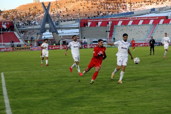 بازی تراکتور و ملوان در تبریز