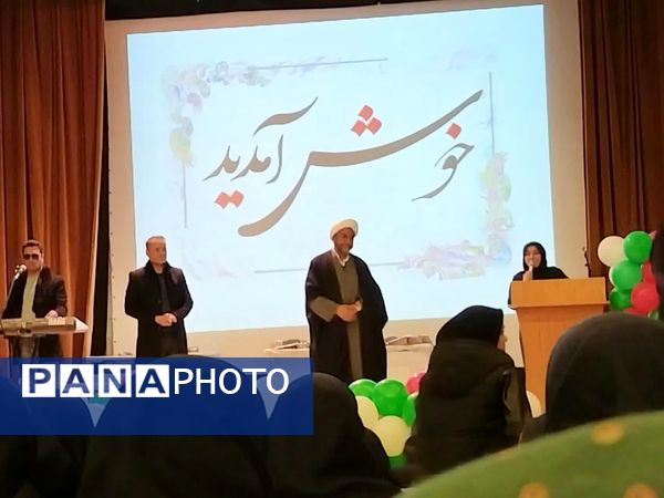 تجلیل از دانش‌آموزان برتر دبیرستان میردادماد