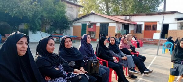 نواخته شدن زنگ ایثار و مقاومت در دبیرستان دخترانه شاهد سمیه