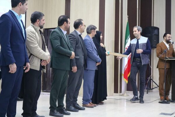 آیین تجلیل از معاونان آموزشی و اجرایی مقطع ابتدایی ناحیه یک بهارستان