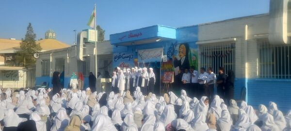 تجلیل  از پرستاران در دبستان سمیه 