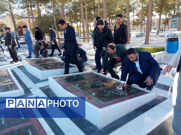 آیین غبارروبی و عطرافشانی گلزار شهدا زیارتگاه شهید مدرس (ره)  