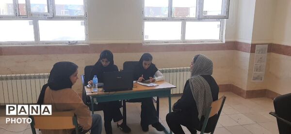 خدمات گسترده درمانی گروه‌های جهادی دانشجویی در منطقه  شهرک ابریشم چهار باغ ساوجبلاغ